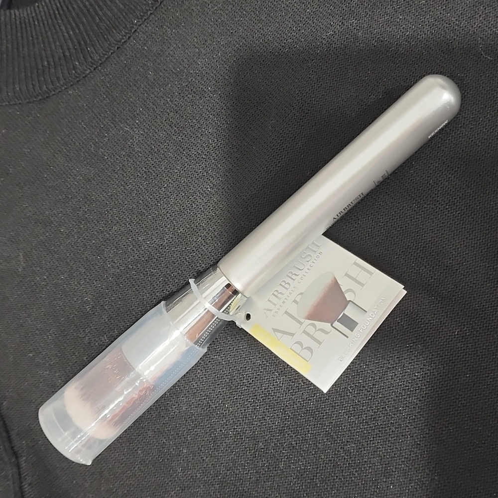 iT Makeup Brush for Liquid, Powder & Cream Foundation. - Picture 1 of 6